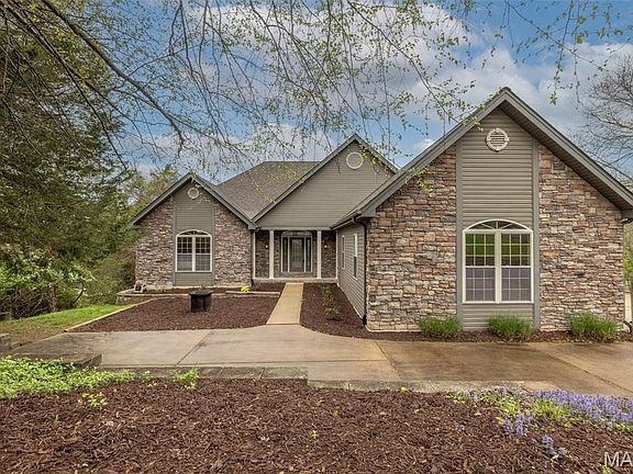 4th image of 890 Silver Fox Ridge Dr