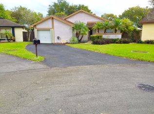 5215 SW 152nd Ct, Miami, FL 33185