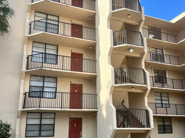 3500 Blue Lake Dr, Pompano Beach, FL