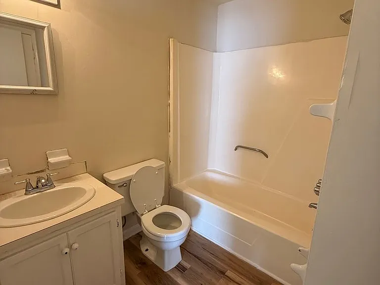 904 Verdant Dr — Photo 7