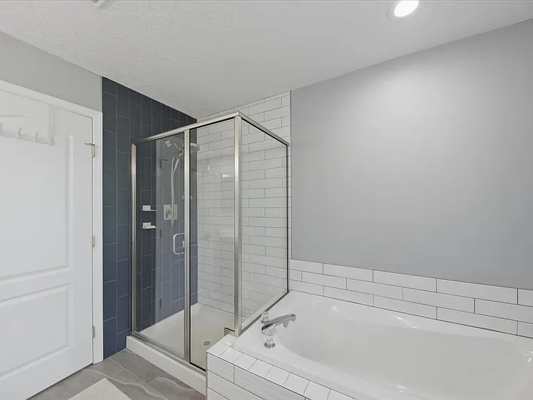 5920 Thornberry Ct — Photo 36