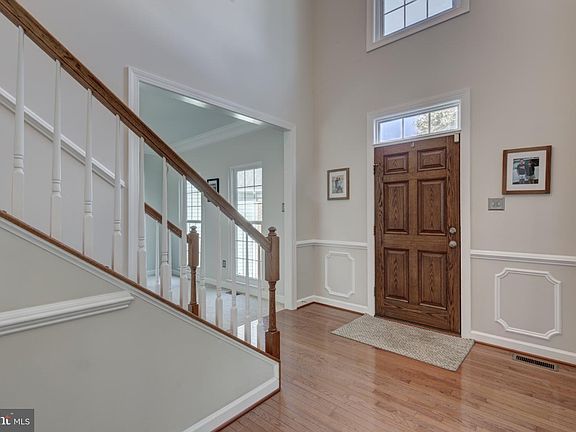4th image of 672 Spring Meadow Dr