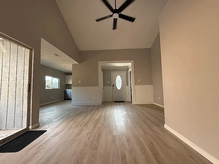 3 bed, 1221 sqft, $1,711 — Photo 4