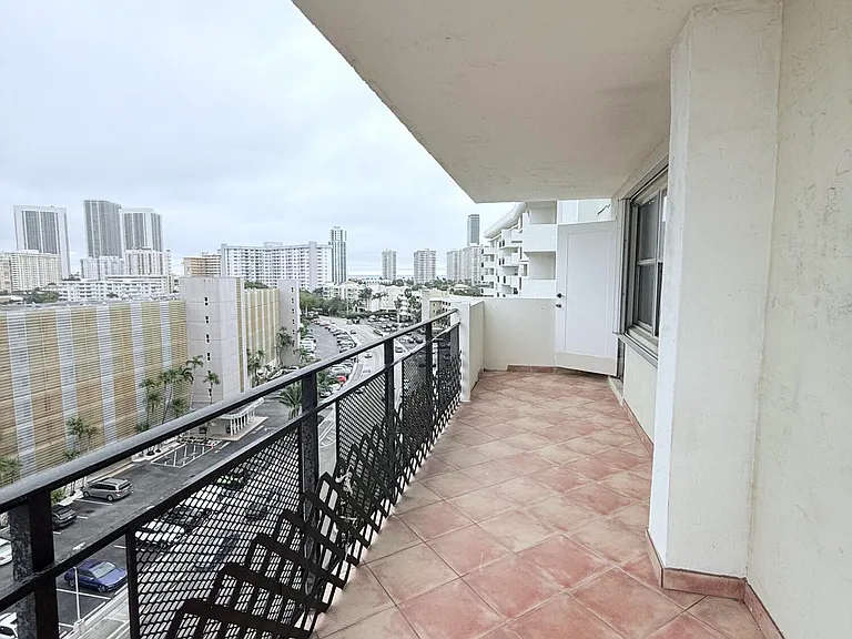 401 Golden Isles Dr #913 — Photo 24