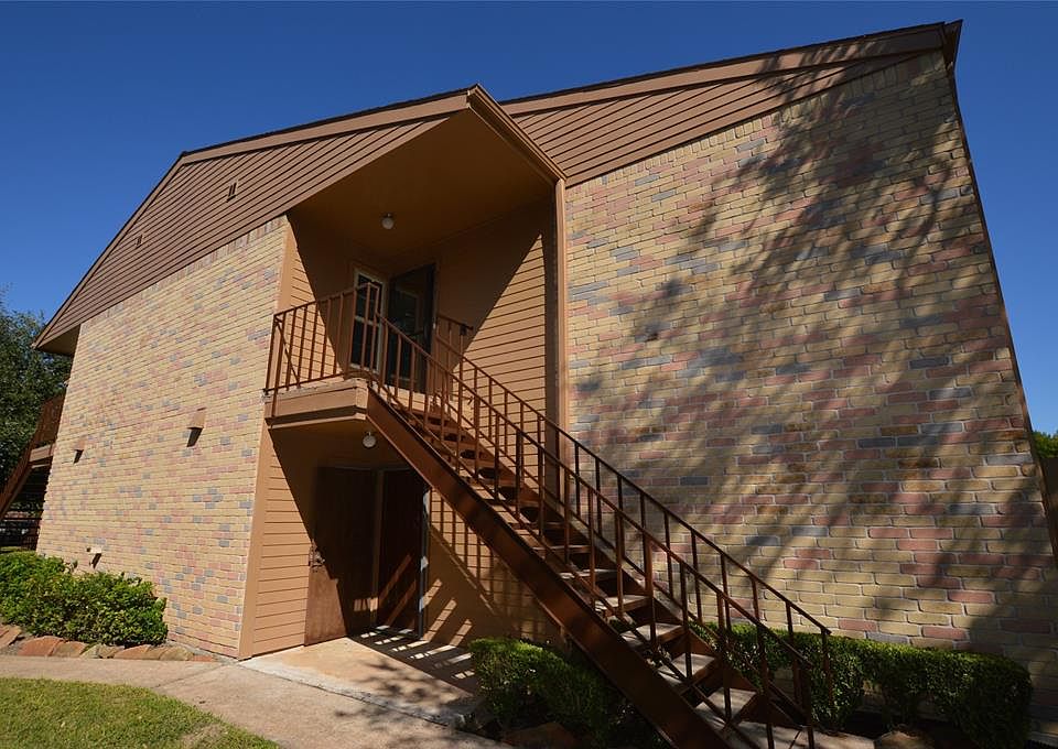 1st image of 10555 Turtlewood Ct Unit 211