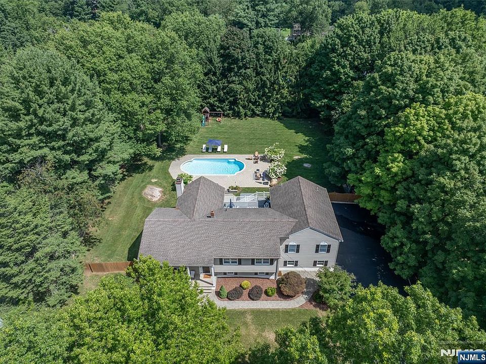 1st image of 19 Robin Rd