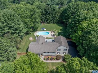 19 Robin Rd, Mahwah, NJ 07430