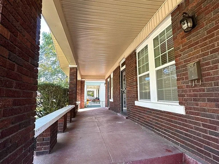 443 N Avalon St — Photo 3