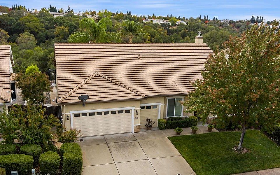 2nd image of 4568 Scenic Dr
