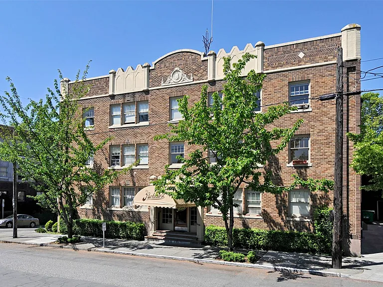 Parkhurst Apartments — Photo 23