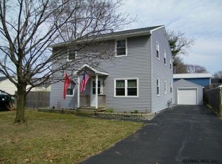 31 Kabalian Dr, Schenectady, NY 12309