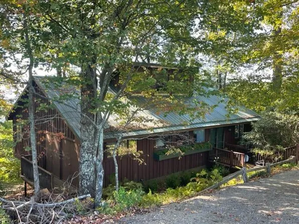 756 Rhododendron Rd, Hillsville, VA 24343