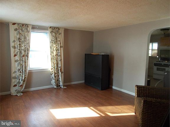 3rd image of 846 Oakland Ave