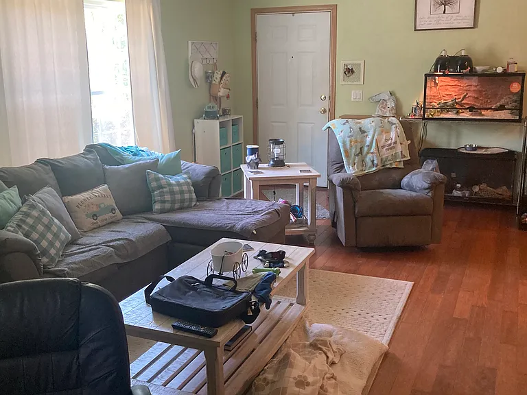 600 E Moody Dr — Photo 2