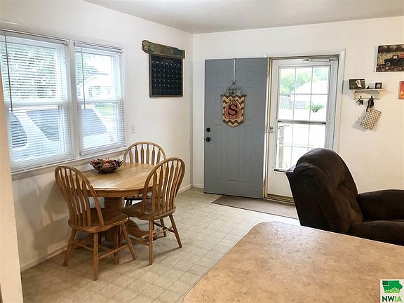 4th image of 923 Fredette Ave