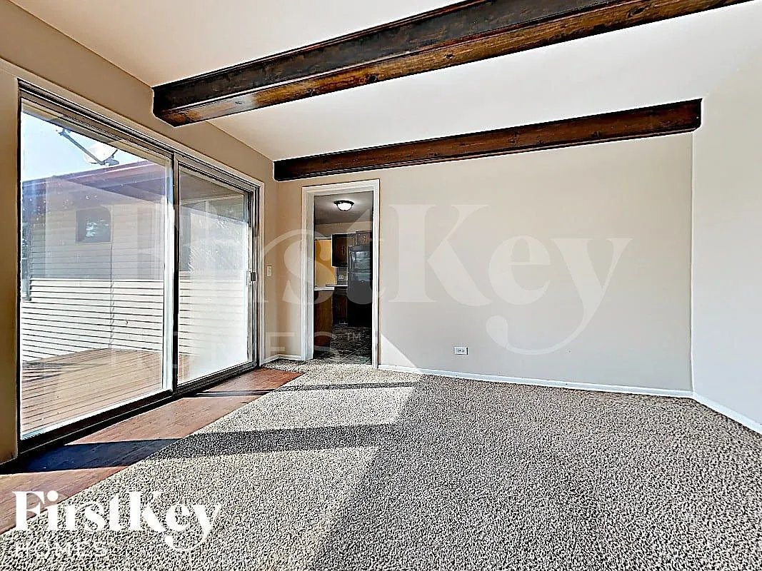 4 bed, 2.0 bath, 1322 sqft, $2,865 — Photo 4