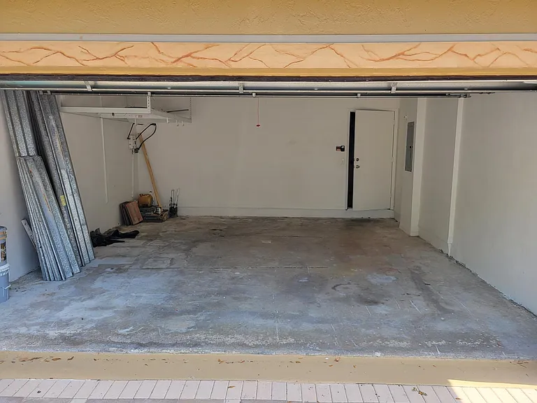 16111 SW 144th Ter — Photo 2