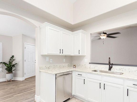 4th image of 29667 Greenhill Dr