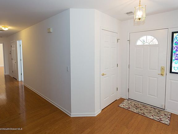 5th image of 1 Schoolhouse Ct