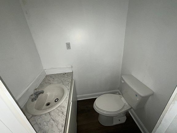 5th image of 2843 Comfort St