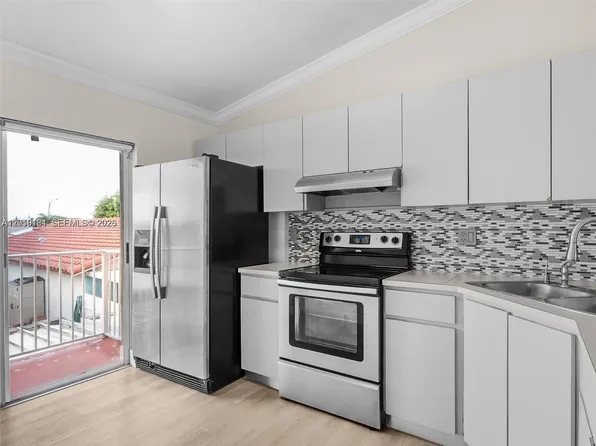 3375 W 76th St #211, Hialeah, FL 33016