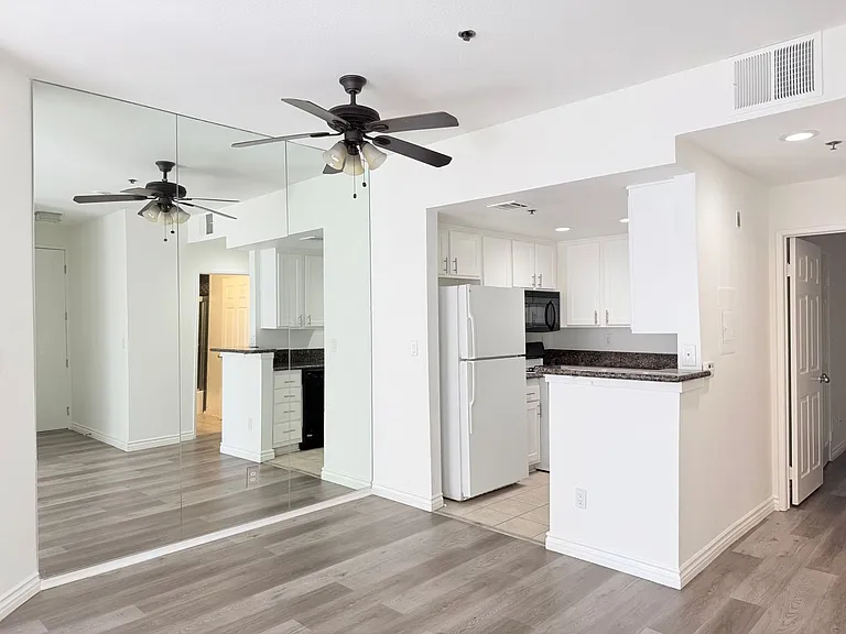 8715 Burton Way - Urban Feel Charming 2 bed 2 bath — Photo 11