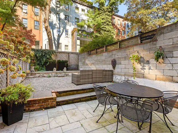 485 West 22nd Street image 10 of 19