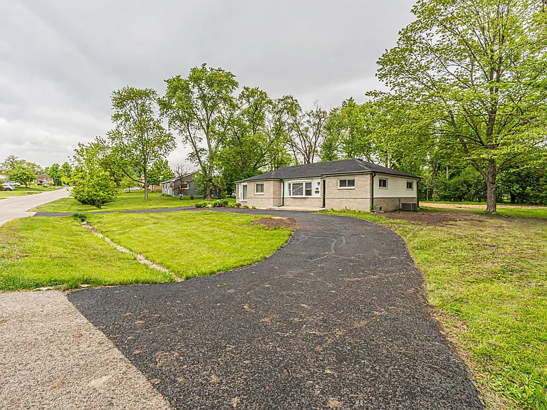 1055 N Bluebonnet Ln — Photo 32