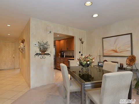 5th image of 92 Northgate Cir