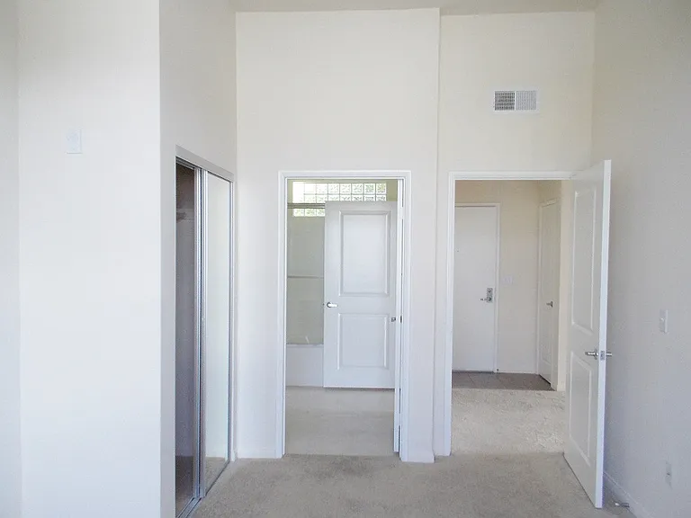 Lido Apartments - 2810 S Sepulveda — Photo 25