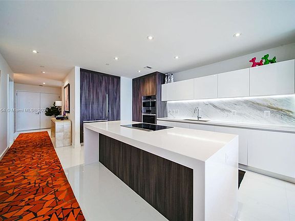 4th image of 851 NE 1st Ave #4211