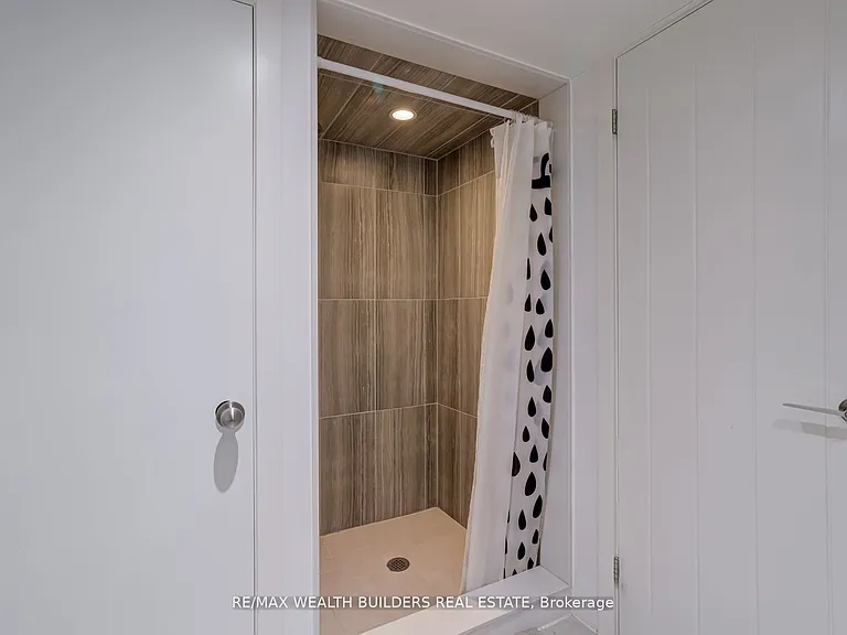 172 Indian Road Cres #LOWER — Photo 10