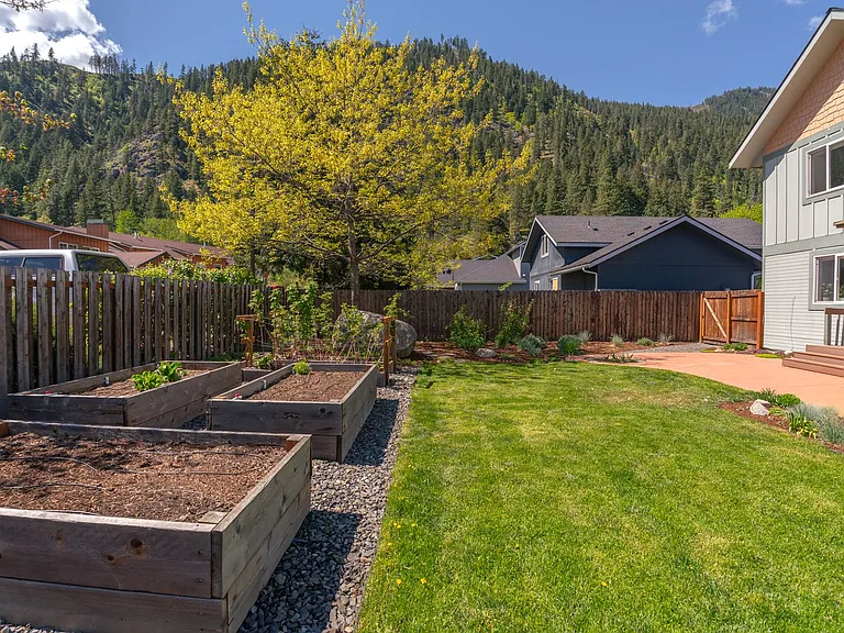 317 Meadow Dr — Photo 27
