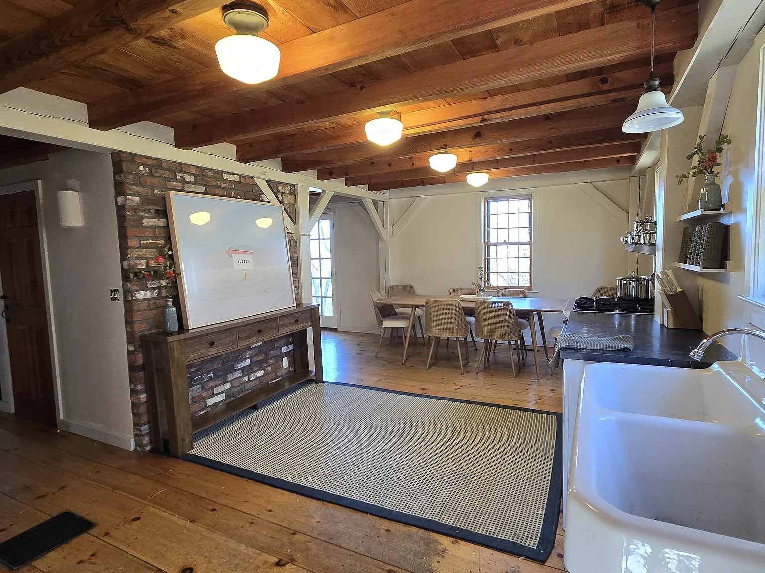 3 bed, 1.5 bath, 1904 sqft, $5,250 — Photo 3