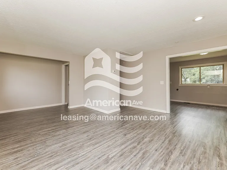 1687475_003_living_room_3.jpg