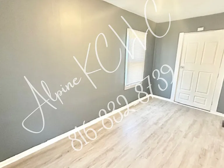 9404 E 23rd St S — Photo 3