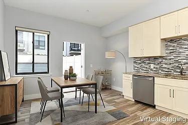 424 Whiton Street, #206