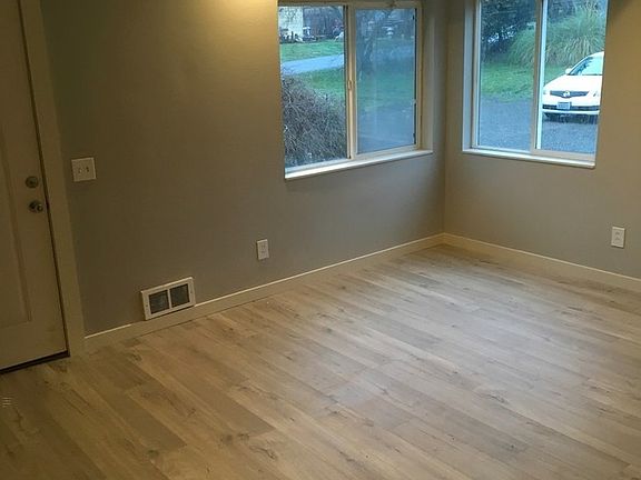 3rd image of 606 98th St S