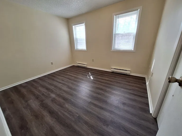 1263 Manitowoc Rd — Photo 10