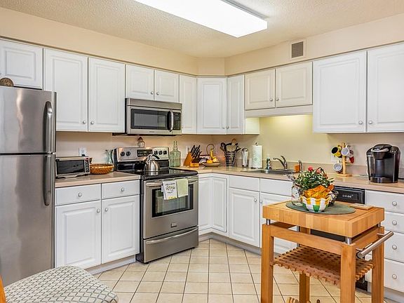 3rd image of 10 Weatherly Dr Unit 6