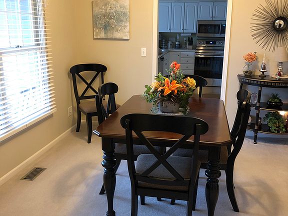 4th image of 880 N Honeysuckle Ln