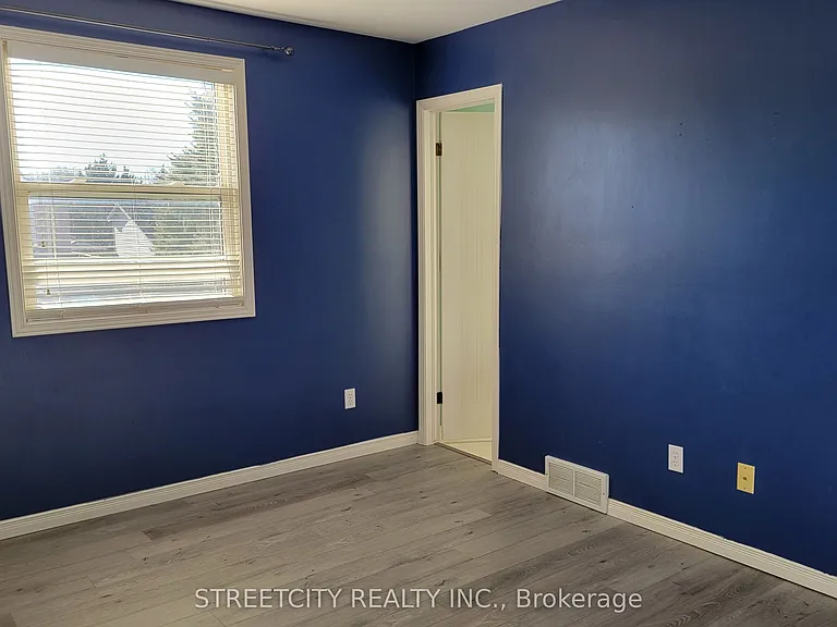15 Sandra Rd — Photo 8