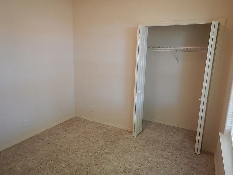 715 NE Fieldstone Ct — Photo 10