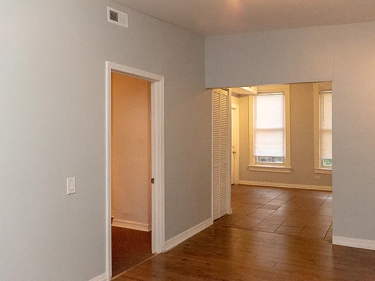 3511 W Dickens Ave #2 — Photo 8