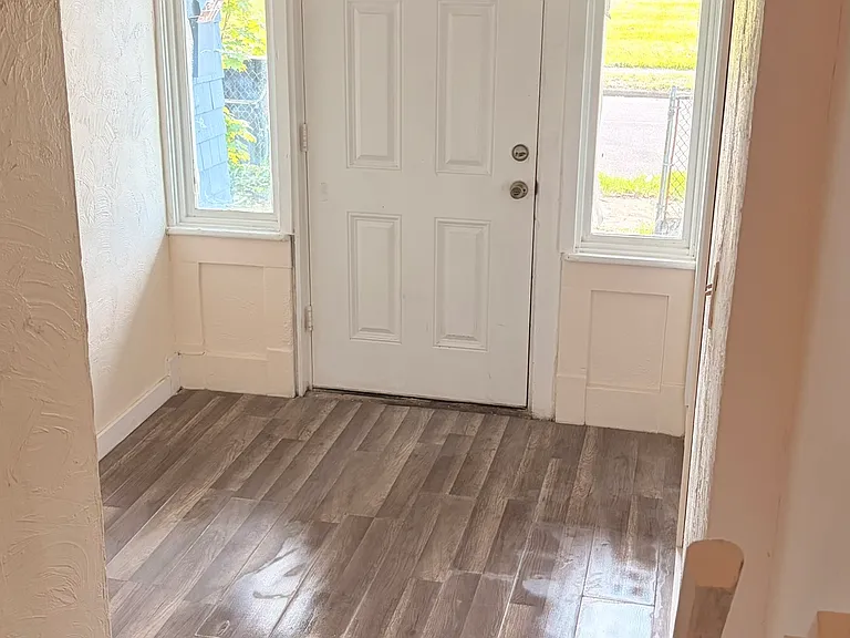 1601 Holyrood Rd — Photo 23