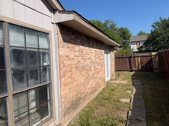 5th image of 9551 Gonzales Dr