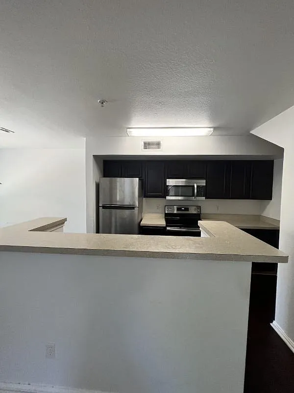 Updated 2 bed / 2 bath condo for lease — Photo 3