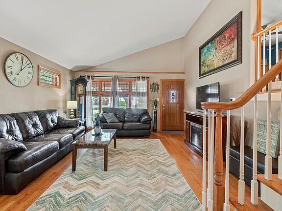 4th image of 4321 Fairfax St