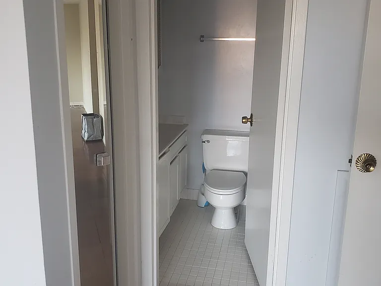 2501 Calvert St NW #810 — Photo 8