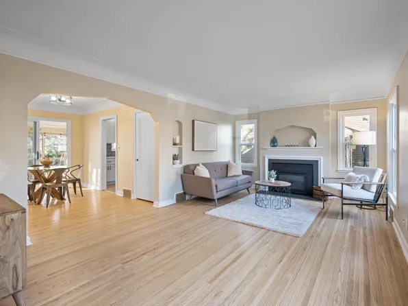 1829 Arona St, Falcon Heights, MN 55113